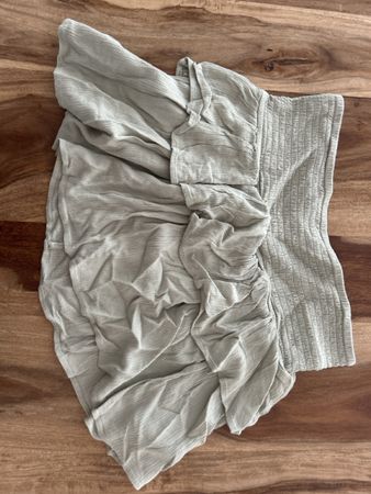 Damen Rock von Bershka mit Rüschen hellgrün 