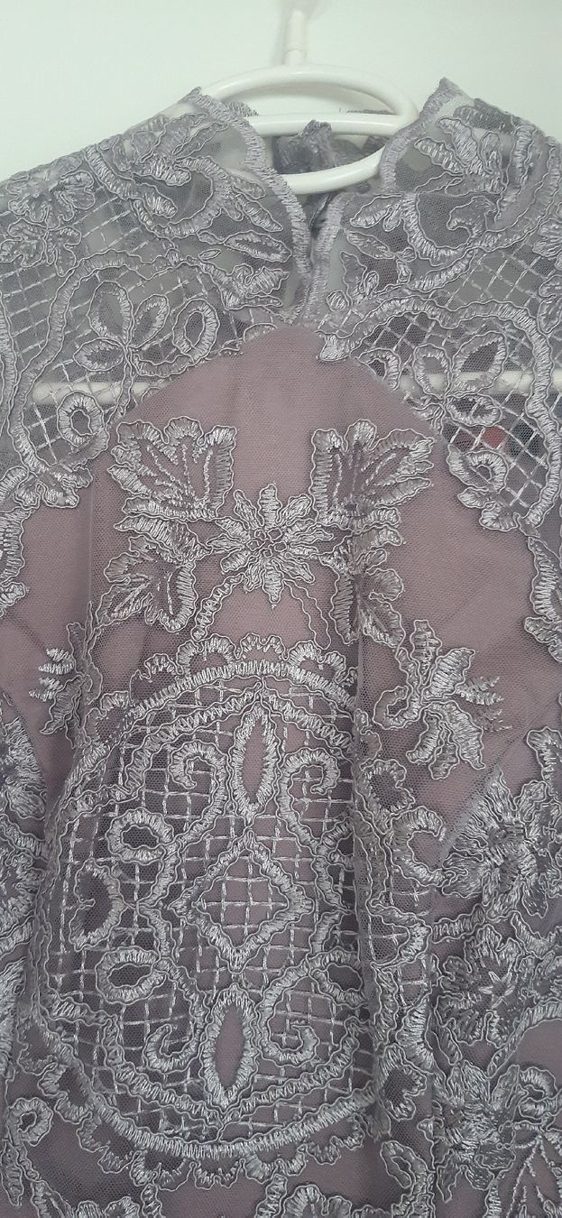 Kleider: Elegantes Spitzenkleid in Lila – Neu (gemäss Beschreibung) aus Gretzenbach von LSXS 1
