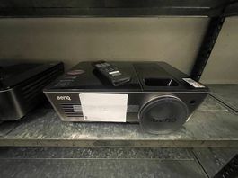 Verkauft werden zwei Occasion Beamer von BENQ
