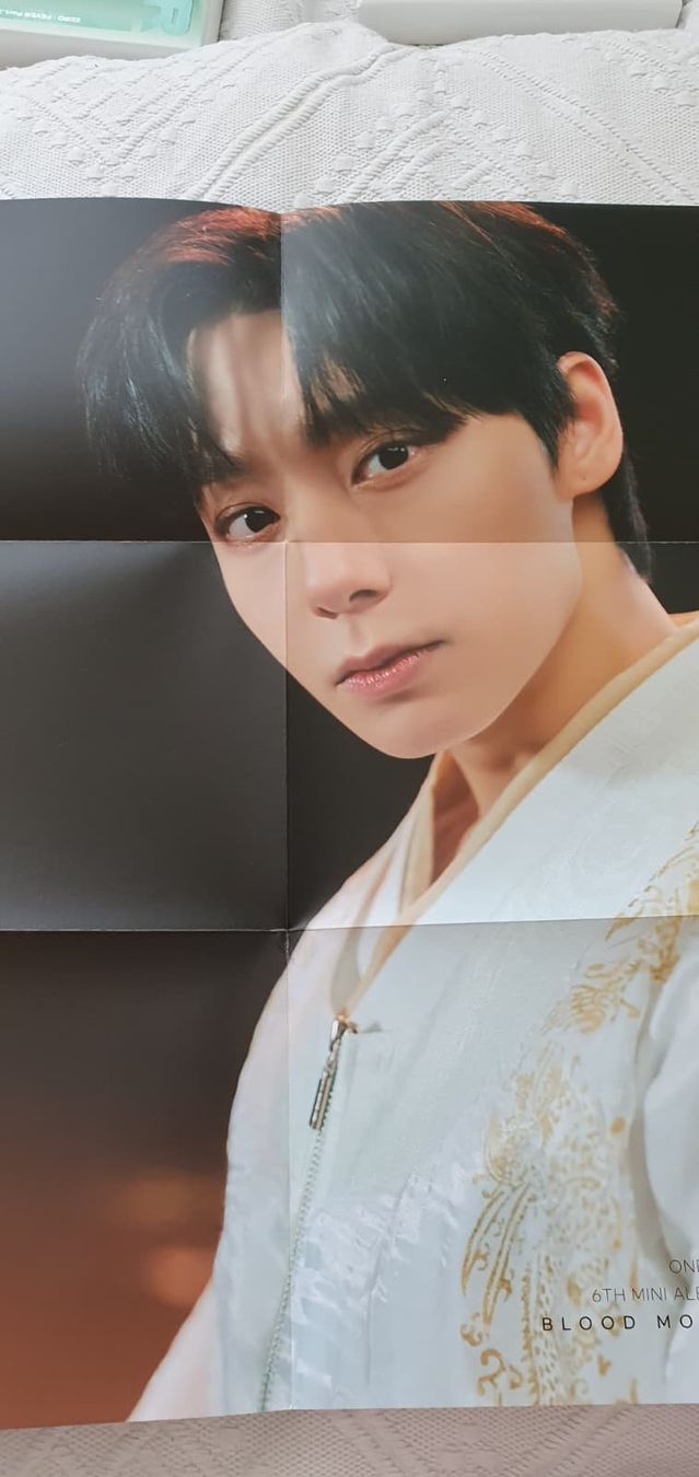 CD: Oneus LIVED & Blood Moon Album Set – Usato da Kriens venduto da befor83 9