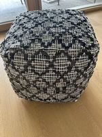 Würfel- Hocker. 