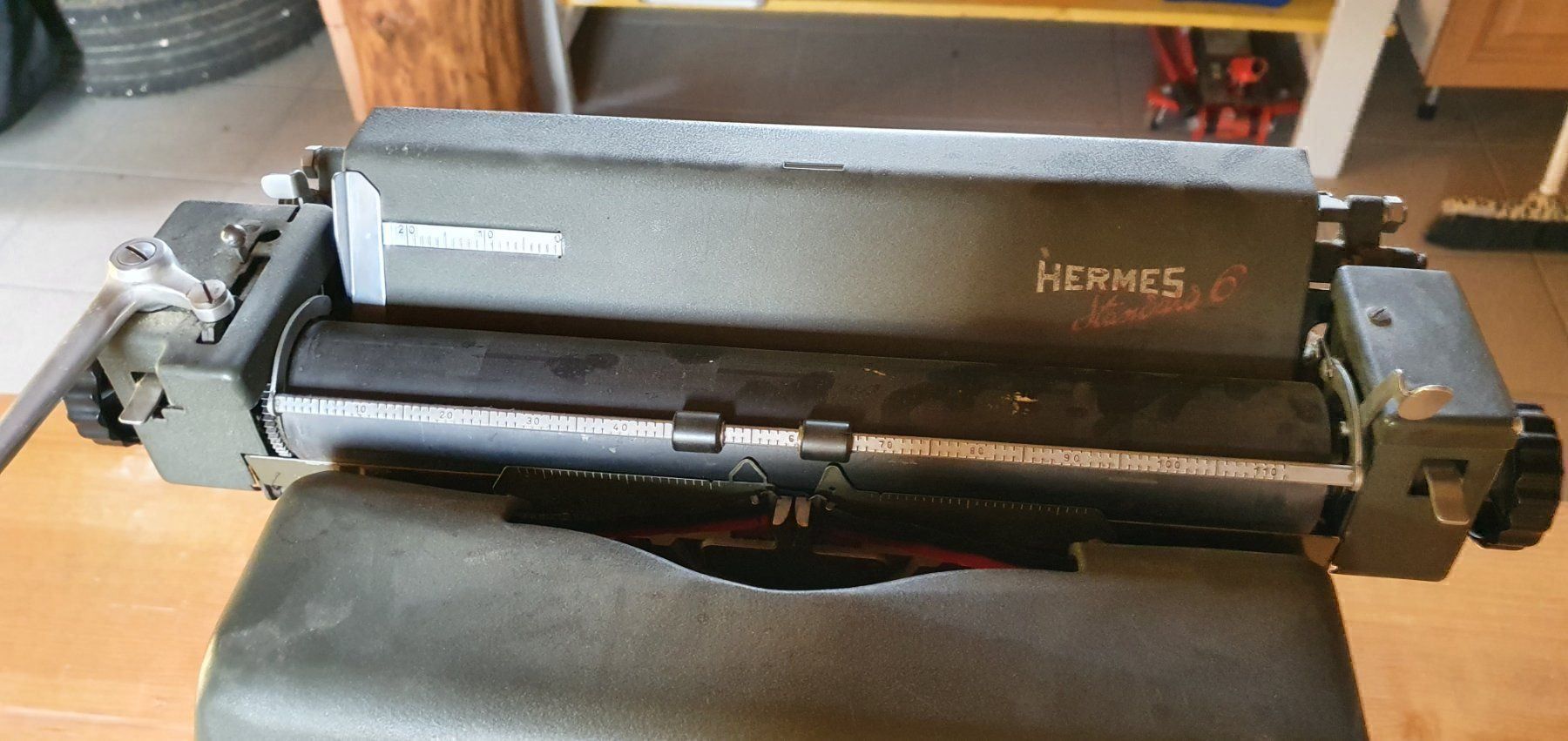 Macchine da scrivere: Machine à écrire Hermes pour décoration – Usato da Moutier venduto da gvmv 2