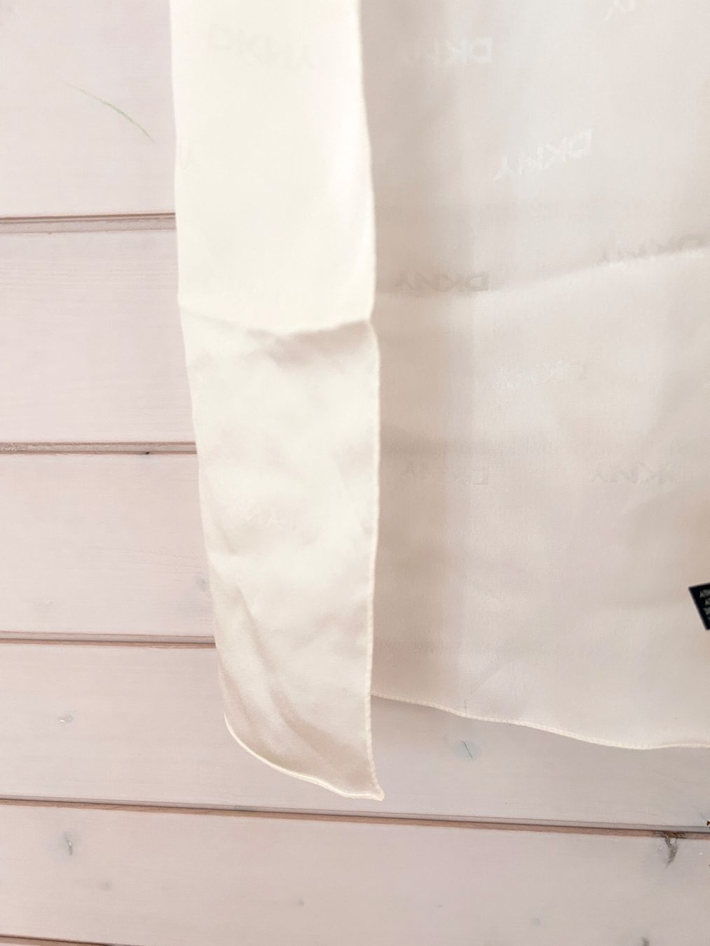 DKNY Foulard & Sciarpe: DKNY 100% Seide Foulard – Nuovo (secondo la descrizione) da Illnau venduto da Monkky 6