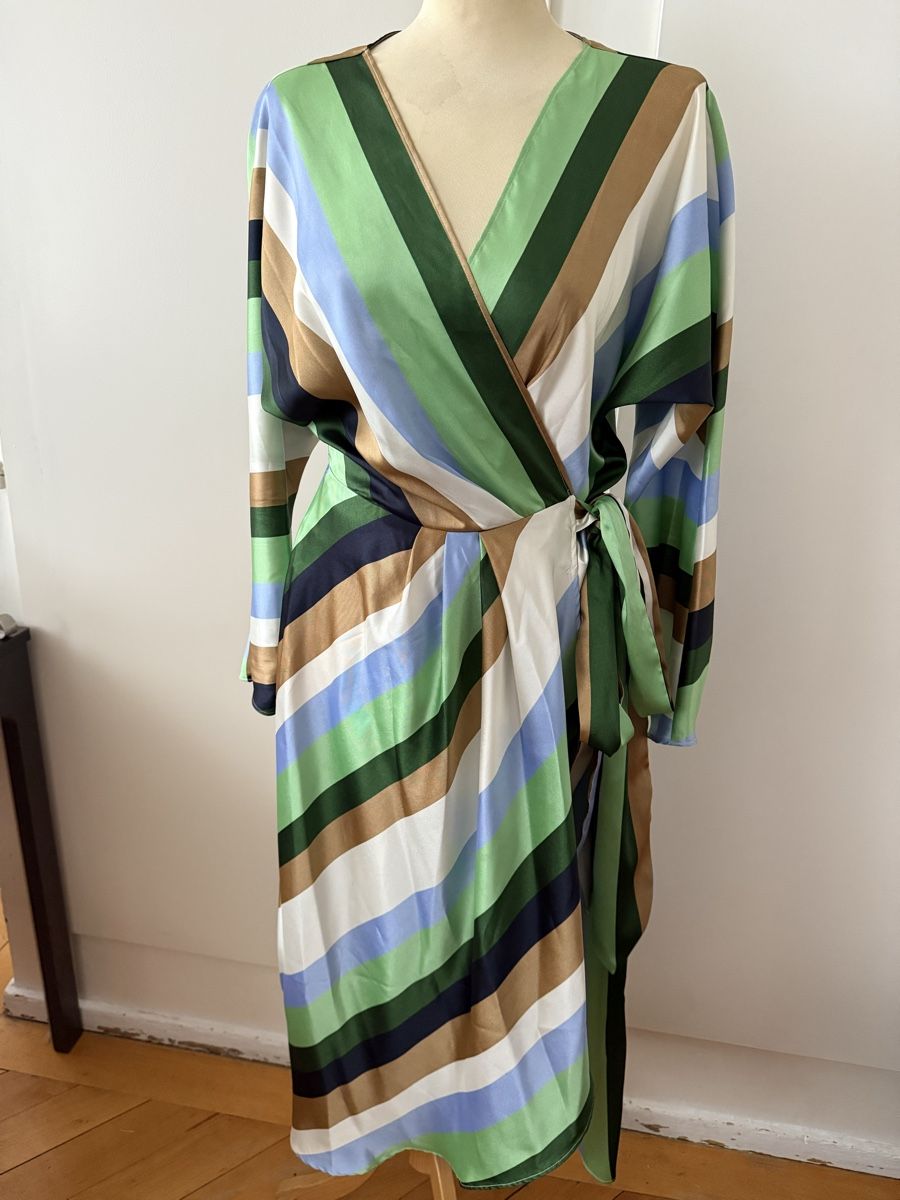 Mango Vestiti: Robe portefeuille Mango – Nuovo (secondo la descrizione) da Le Locle venduto da tchanatakoua