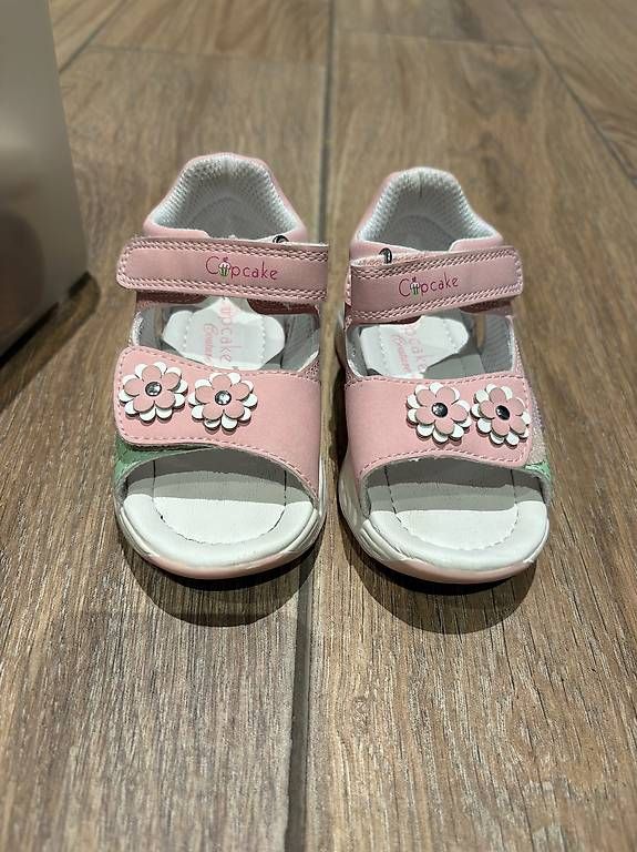 Chaussures filles: Süsse Sandalen – D'occasion à Hunzenschwil par del_hzv7 2