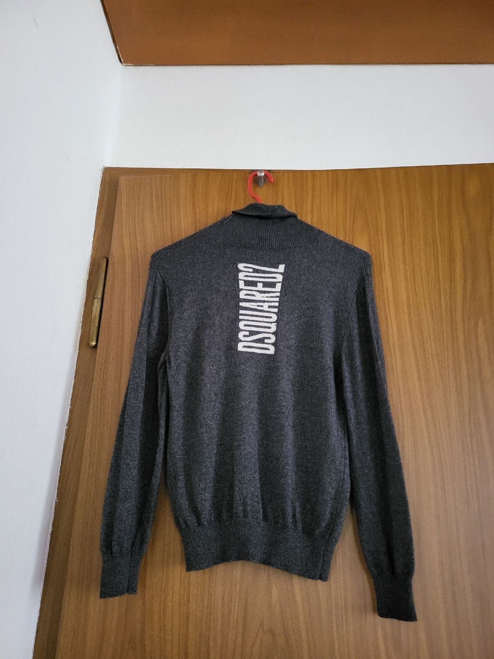 Dsquared2 Maglioni & Felpe: Pull Dsquared2 Gris, Taille garçon 10 ansLaine/Cachemire – Usato da Niedergösgen venduto da Eva2410 1