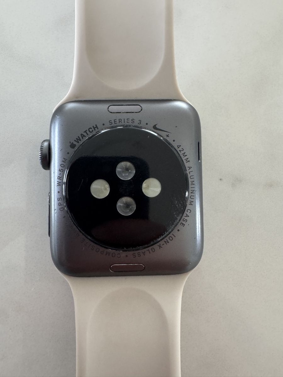 Apple Smartwatch: Apple Watch Series 3 Nike, 42mm – Usato da Hinwil venduto da YPMK61 1
