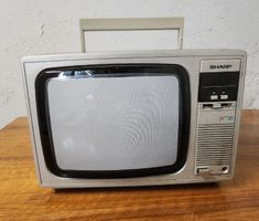 Vintage Sharp C-1004S Mini TV Farbfernseher 12V / 220V Japan