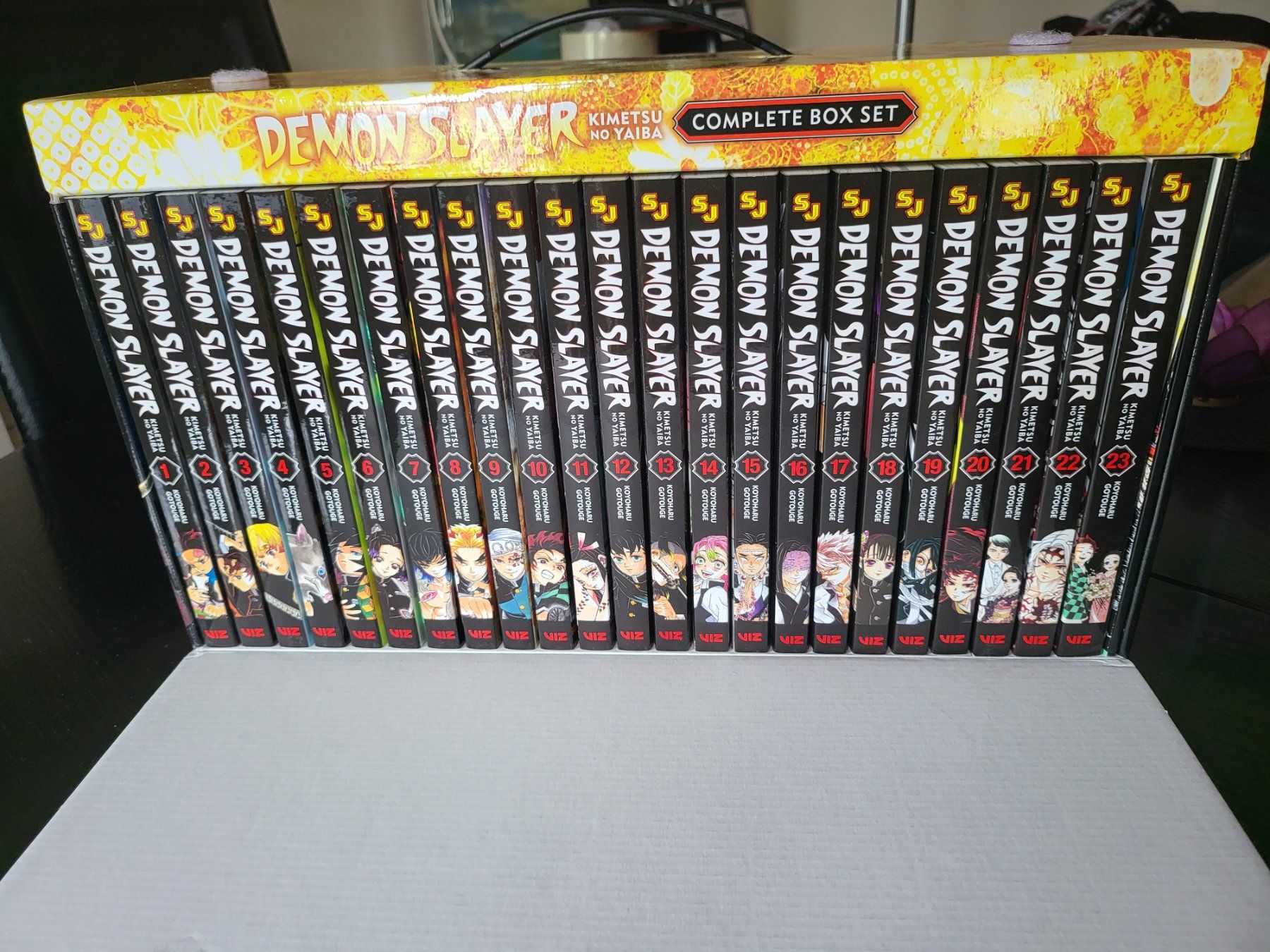 Fumetti: Demon Slayer Complete Box Set - Englisch – Nuovo e nell'imballaggio originale da Lichtensteig venduto da ThreeHeroes 4