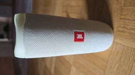 JBL Flip 5 top BASS