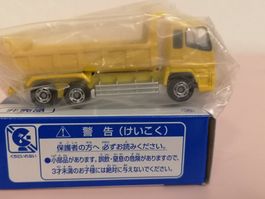 Tomica Isuzu Giga Truck Limited Edition