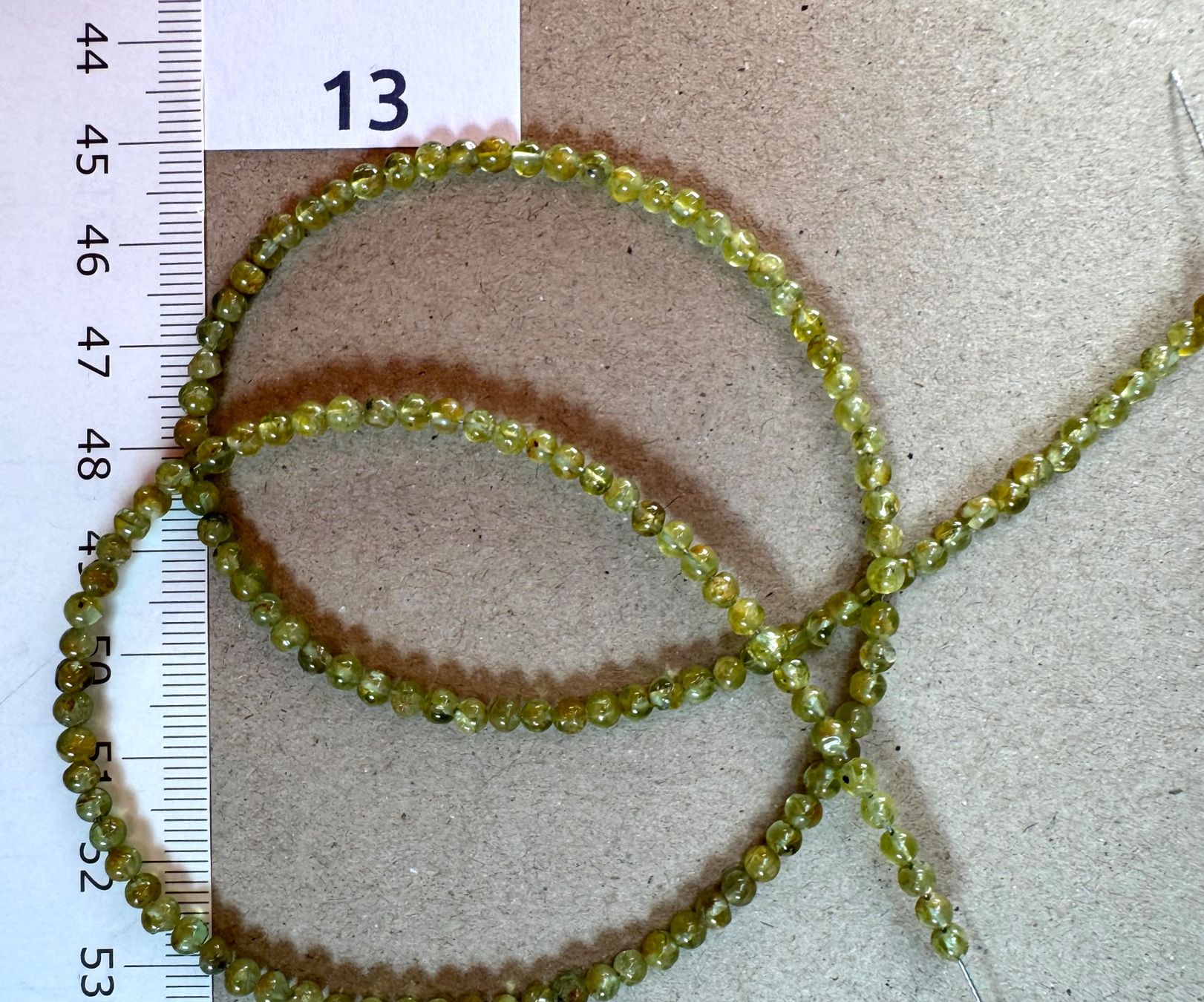 Catenine: Peridot. Olivin        extra  runde  feine Form   3mm  46cm – Nuovo e nell'imballaggio originale da Leuggern venduto da gemshow 1