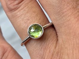 Pandora Ring Gr. 50, Droplet grün, Peridot