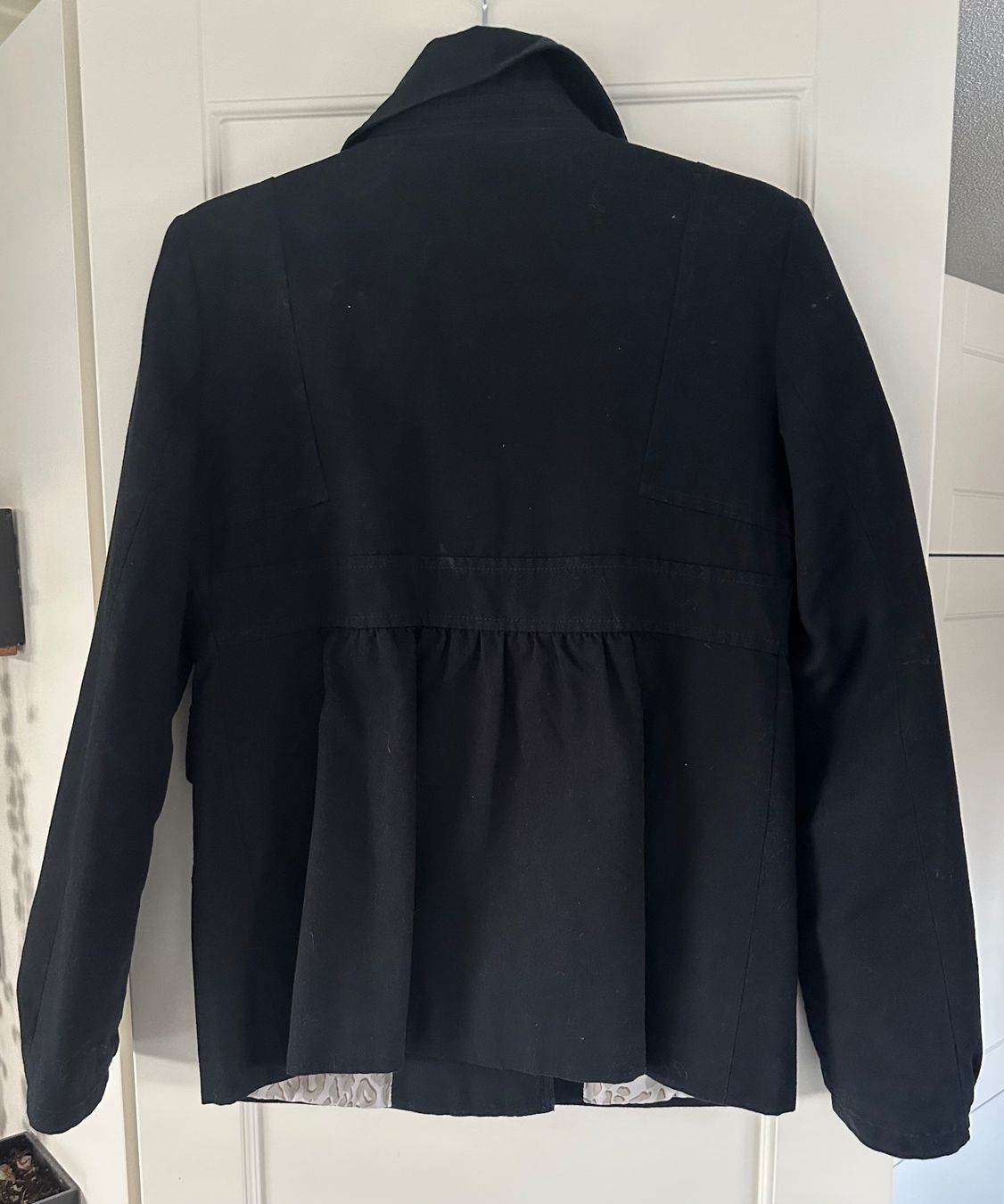 Benetton Giacche: Veste noire Benetton élégante - Taille 44 – Usato da Corminboeuf venduto da magwatch 1