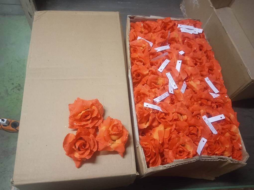 Tutte le decorazioni: Kunstblumen Rosenköpfe Orange mit Wassertropfen Deko ... – Usato da Basel venduto da Petergunn 1