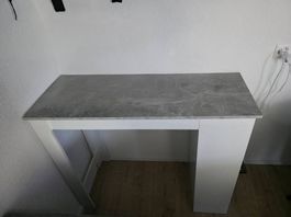 Moderner Bartisch in Weiß mit Betonoptik-Platte