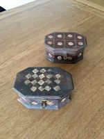 2 antike indische Holzschatullen