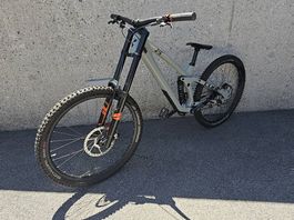 Bici DH Cube two15 HPC SLX 29 L