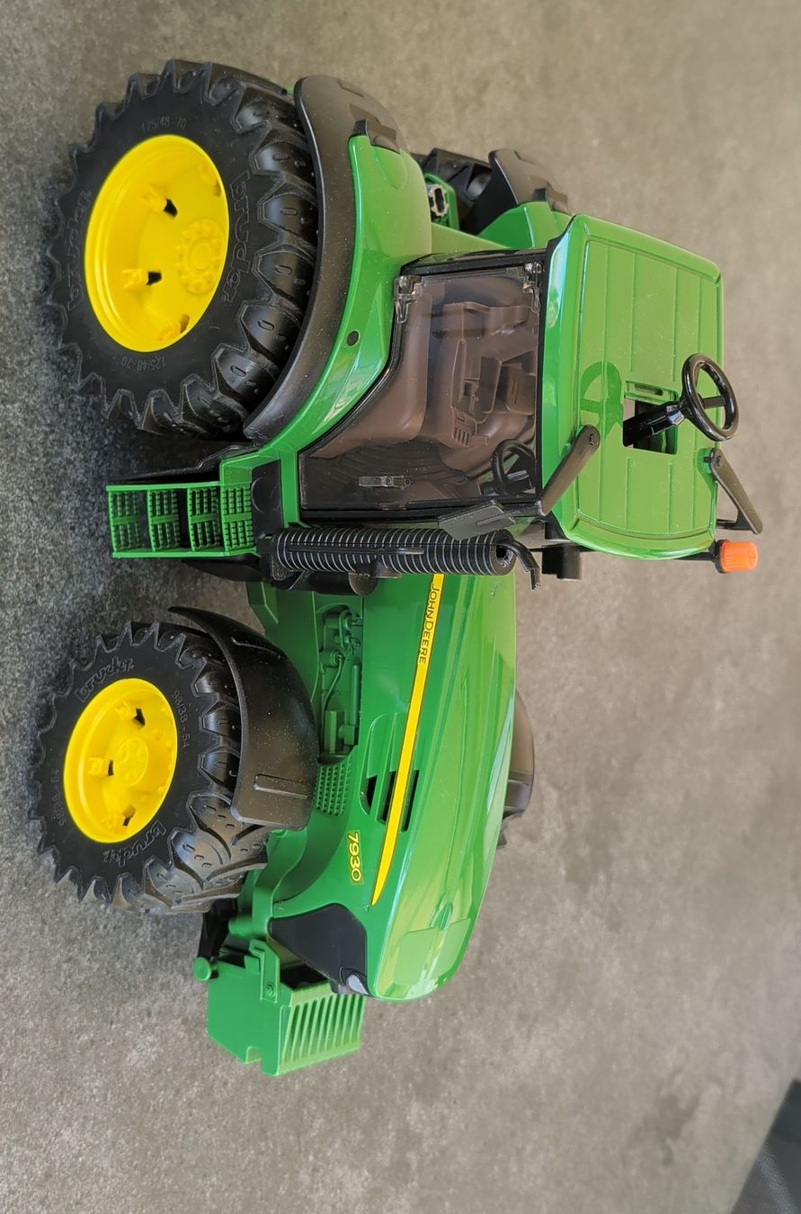 Giocattoli: Spielzeug Traktor John Deere 7930 – Usato da Kriens venduto da Raphelino