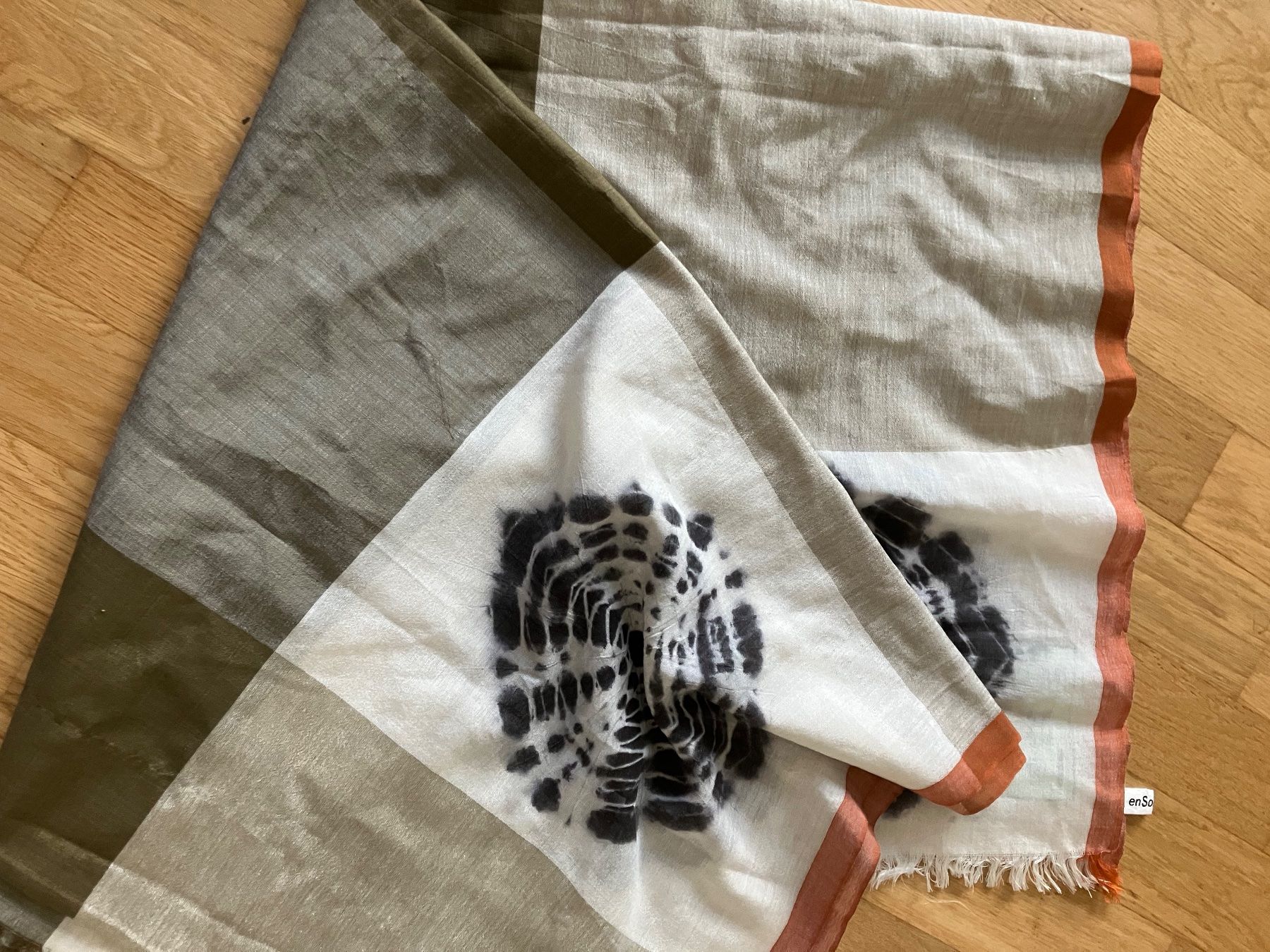 Ensoie Foulard & Sciarpe: En soie schal – Usato da Spreitenbach venduto da schwarzerhase70