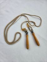 Vintage Springseil mit Holzgriffen aus den 1960er Jahren