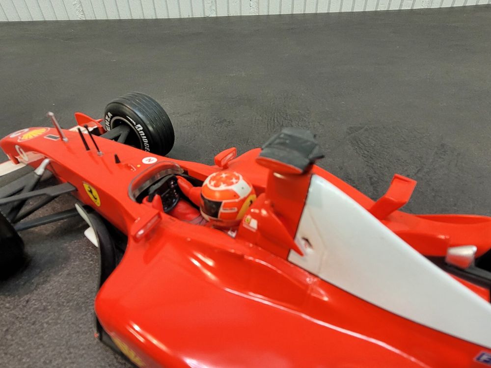 HotWheels 1:18 Michael Schumacher Ferrari F2002 Champion Du Monde Formule 1 2002 54626