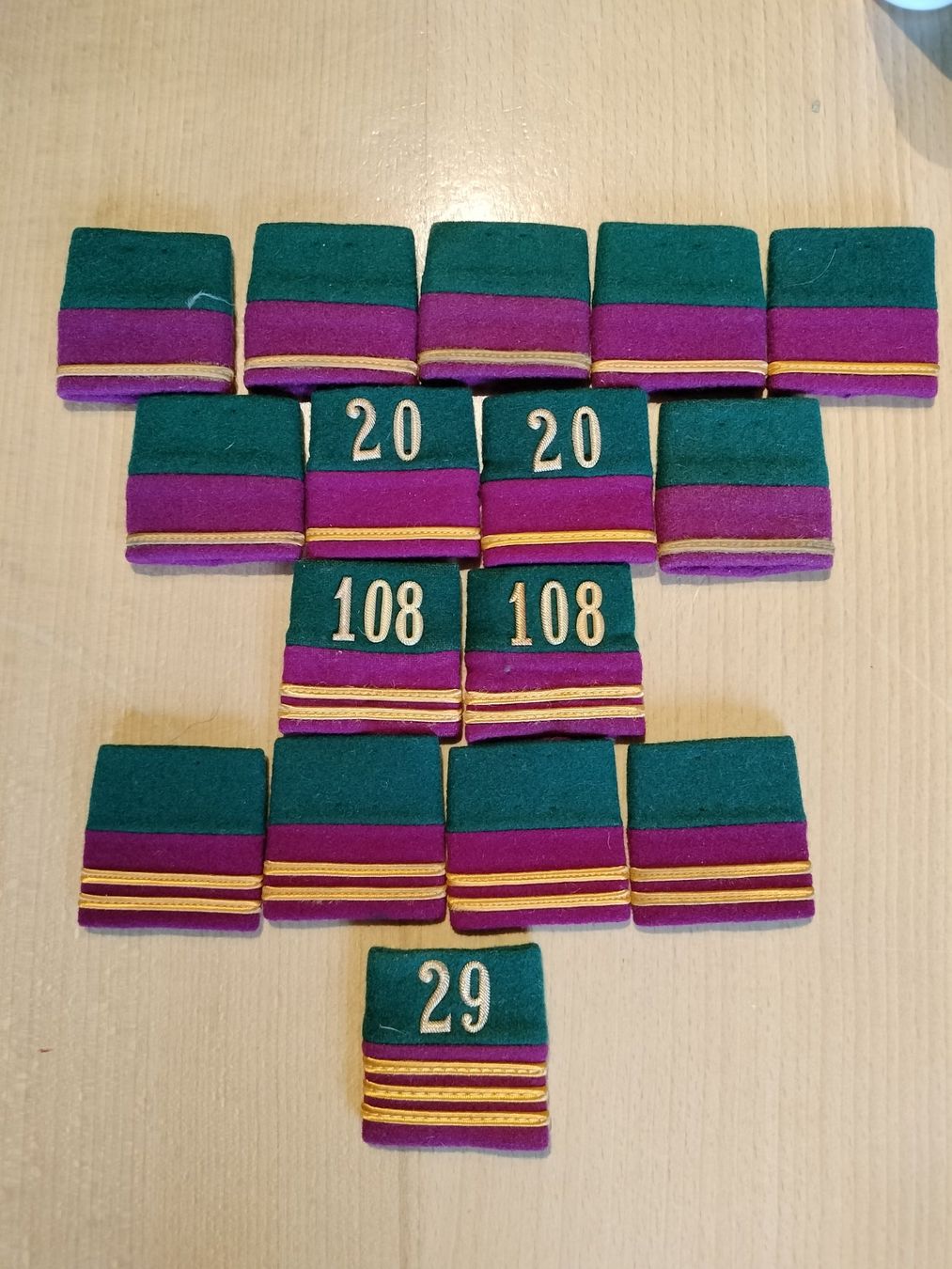 Schweizer Armee Uniformi: Schweizer Armee Militär Uniform Schulterpatten – Usato da Schwanden Sigrisw venduto da cadieux71