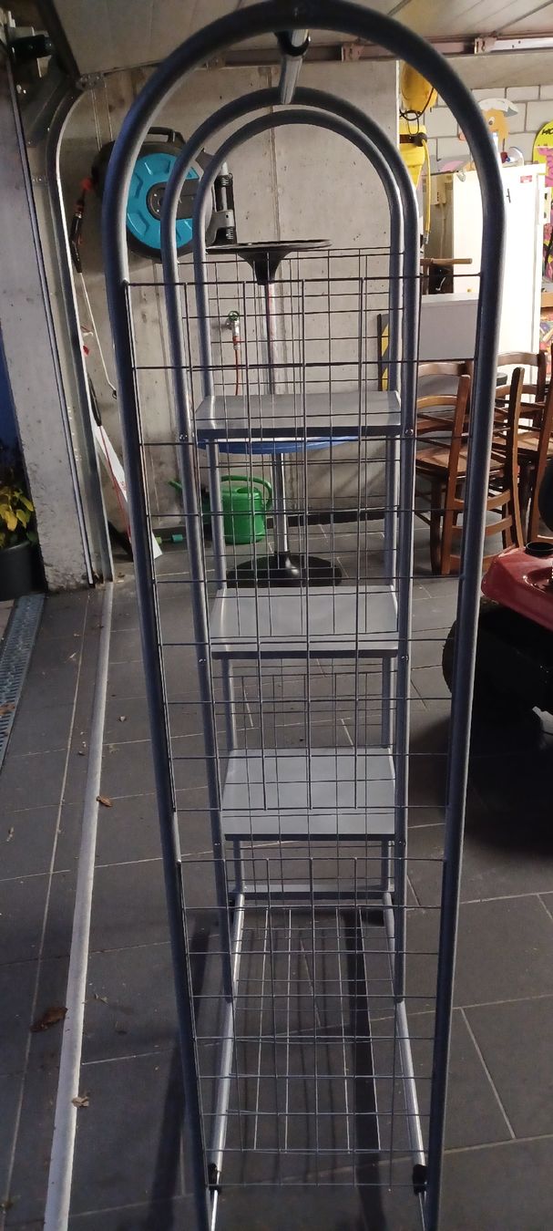 Guardaroba: Garderobenstaender/Kleiderstaender mit Rollen, Metall – Usato da Dürrenäsch venduto da Uliu 1