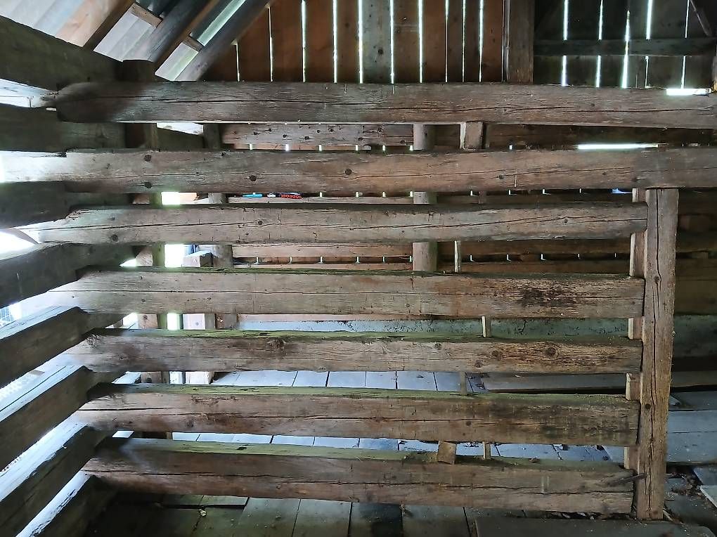Articoli in legno: Altholz Ballken – Usato da Emmetten venduto da Hattiger2 3
