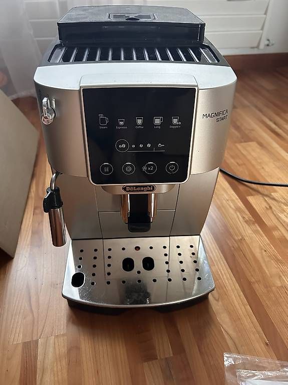 Macchine per caffè & Macchine per espresso: Kaffemaschine DeLonghi neu 400 CHF – Usato da Abtwil SG venduto da mausi2016