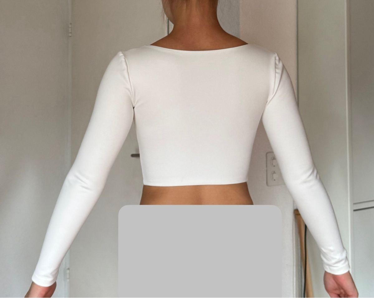 Tops: Cool top with the zipper in the front – Neu (gemäss Beschreibung) aus Zürich von eli_t8nw 2