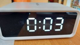 ADE Digitalwecker mit Temperaturanzeige und Induktionsladung
