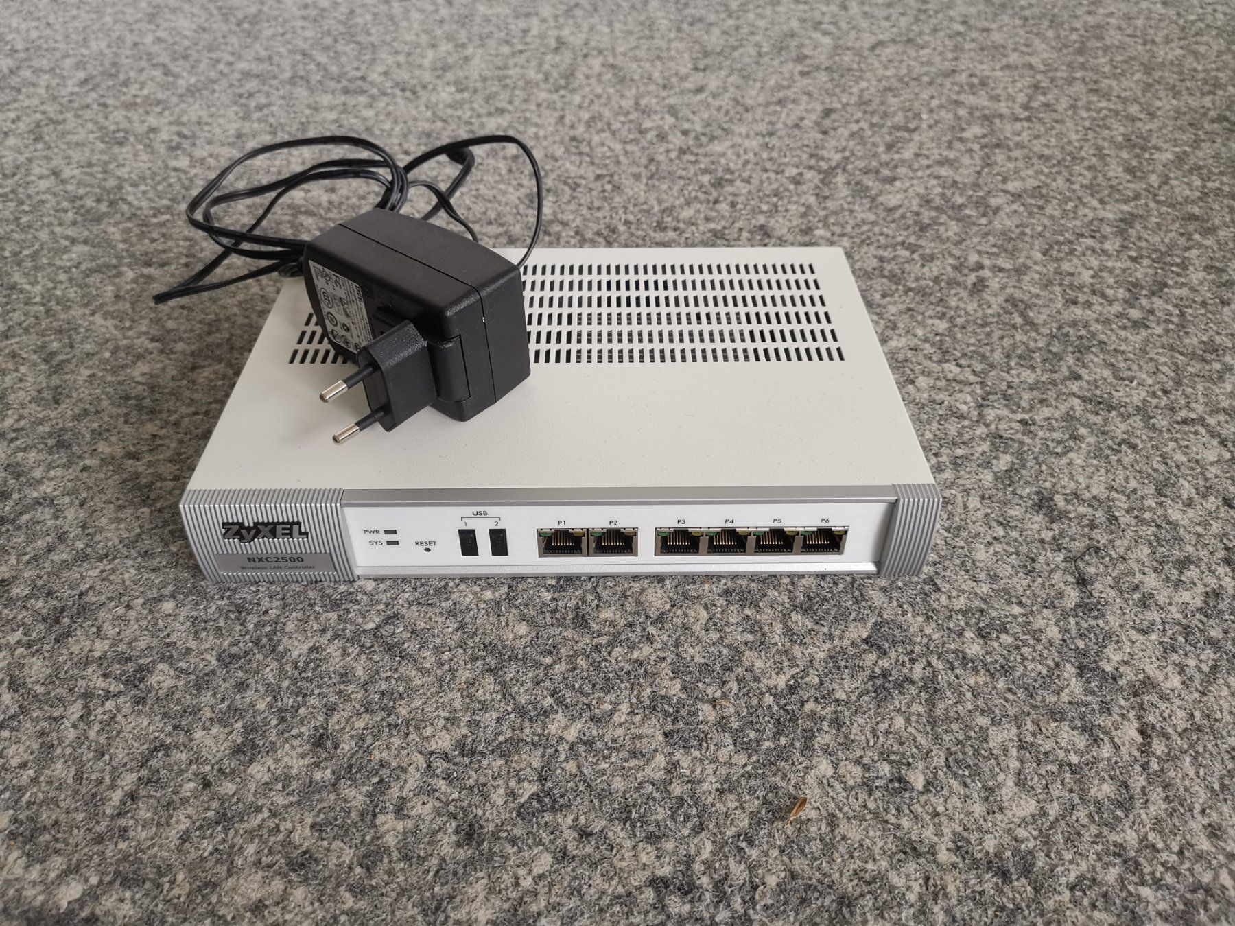 Firewall: ZyXEL WLAN-Controller NXC2500 + 2x Access Point – Usato da Zürich venduto da L-and-A 4