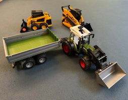 2 Bagger CAT „Caterpillar“ & 1 Traktor mit Anhänger „Fendt“