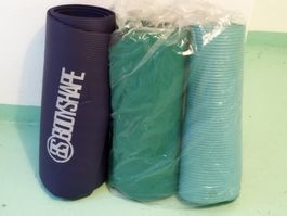 3x Yoga-Matte, gebraucht, 2 davon schon älter,