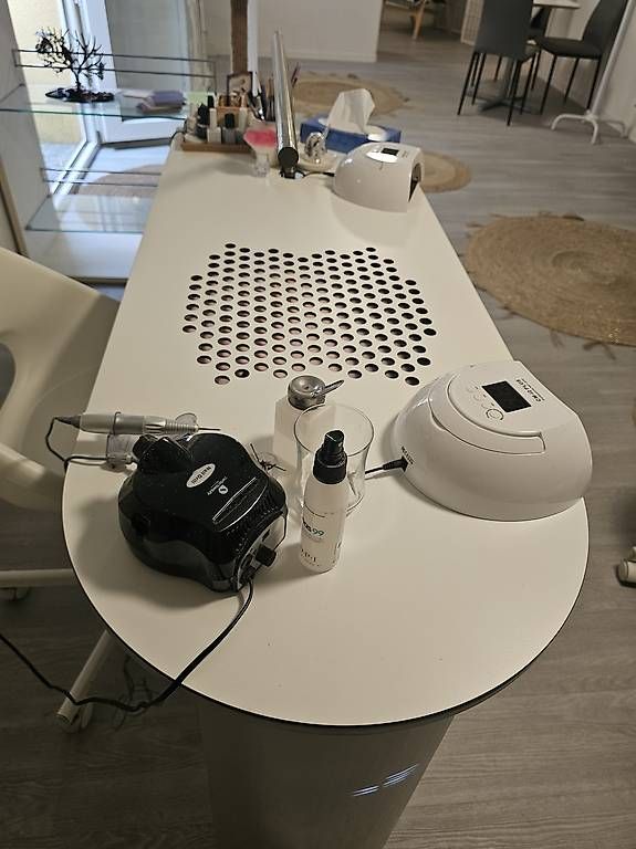 Tavoli: Table manucure à aspiration – Usato da Misery venduto da caropett11 1