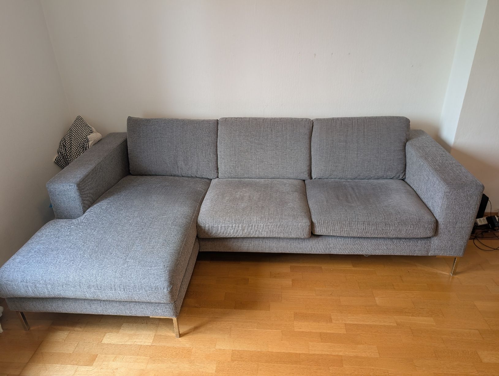 Divani: SITS Designer-Ecksofa / L-Sofa in Grau (Bezug: Vera) – Usato da Zürich venduto da mo8