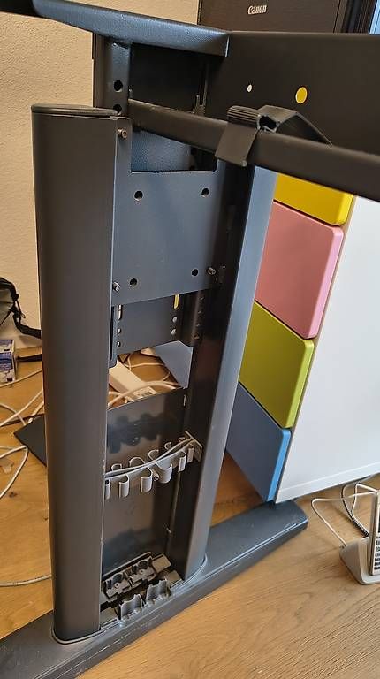 Sonstiges Mobiliar: Schreibtisch Gestell Fuss – Gebraucht aus Merligen von jka_rmm8 1