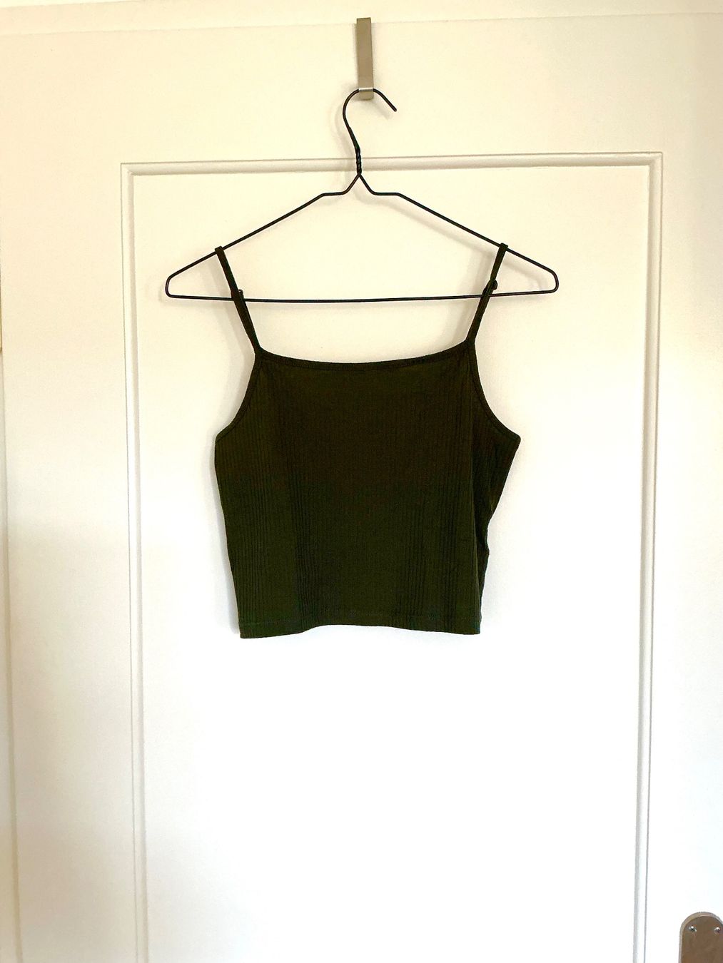 Only Top: Dunkelgrünes Croptop – Usato da Zürich venduto da vesieber