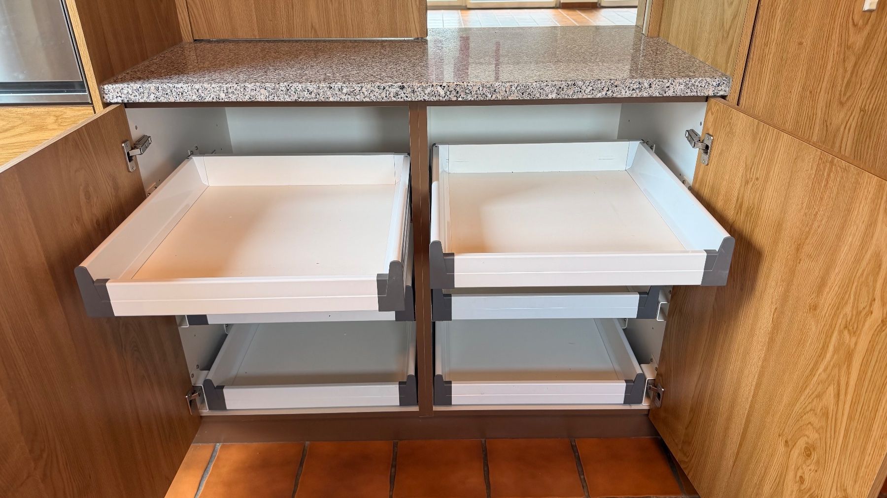 V-Zug Cuisines complètes: Küche Piatti – D'occasion à Kloten par Hooooolz 3