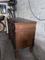 Sideboard dunkelbraun Holz mit Schubladen und Tueren