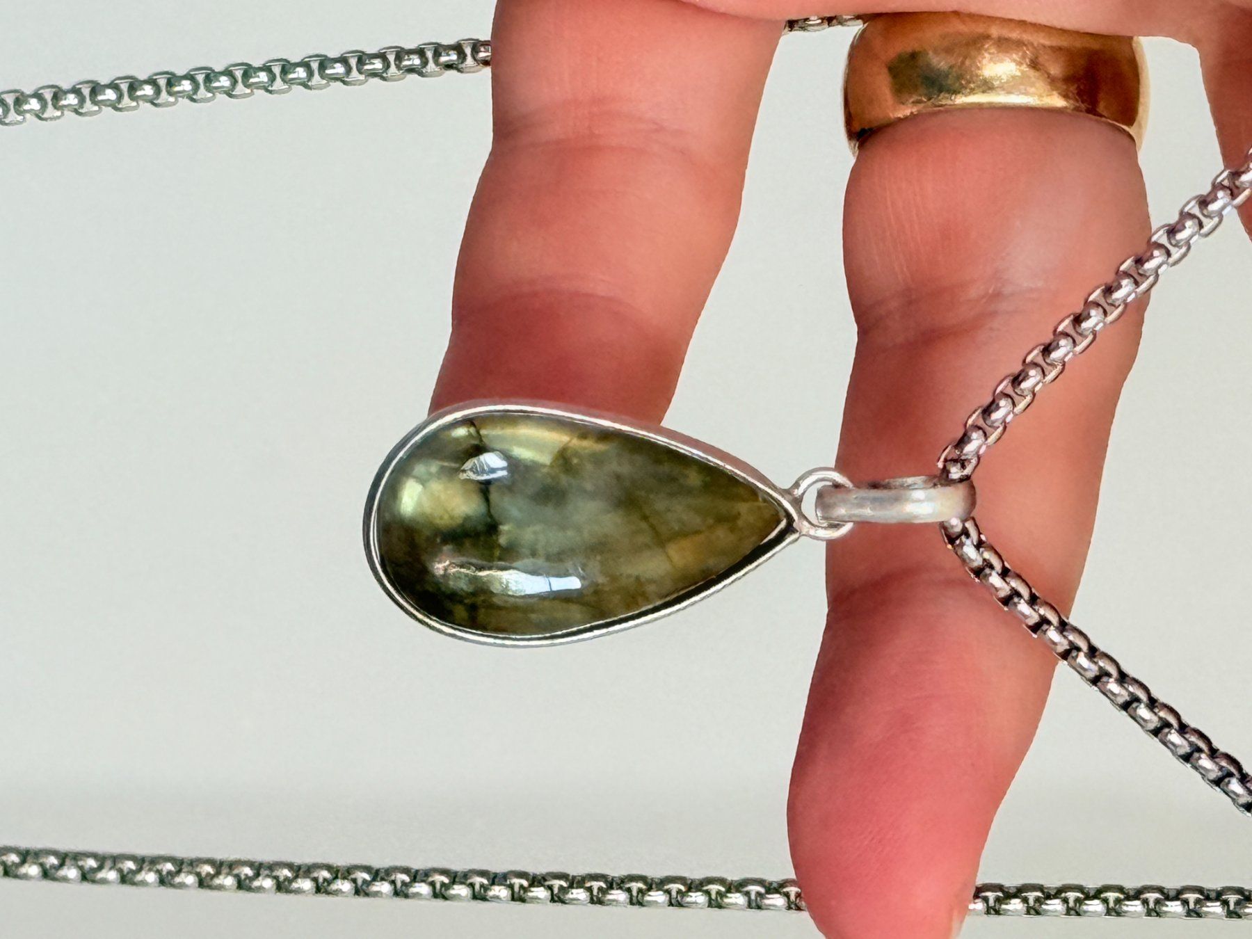 Ketten: Labradorite necklace – Neu und originalverpackt aus Genève von AGBERG 5