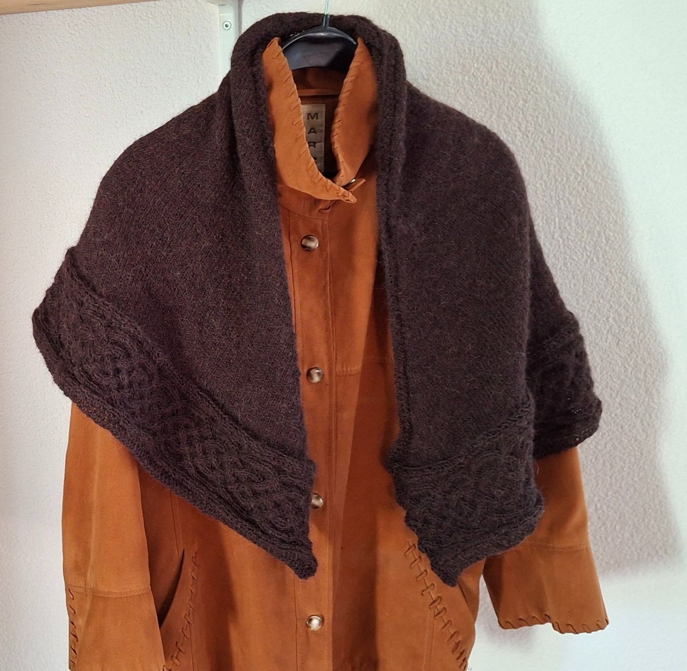 Foulard & Sciarpe: Schultertuch "Celtic Myths" mit Alpaca     NEU – Nuovo (secondo la descrizione) da Langenthal venduto da Handstrick 8
