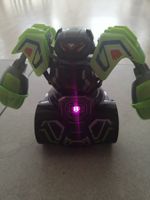 Roboter Spielzeug grün schwarz mit Lichtfunktion gebraucht