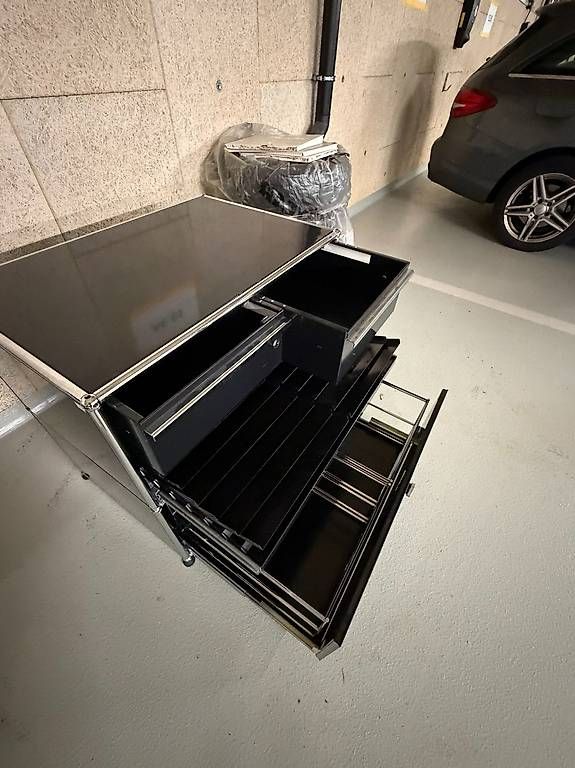 Eléments de bureau: USM Haller Beistellmöbel – D'occasion à Mels par 4archy 4