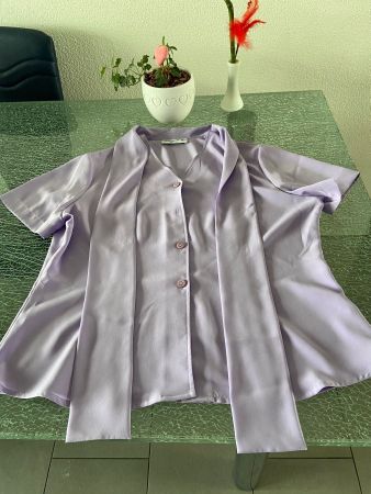Neue lila Bluse Gr. M/L
