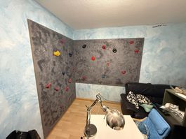 Kletterwand mit Griffen für Kinderzimmer