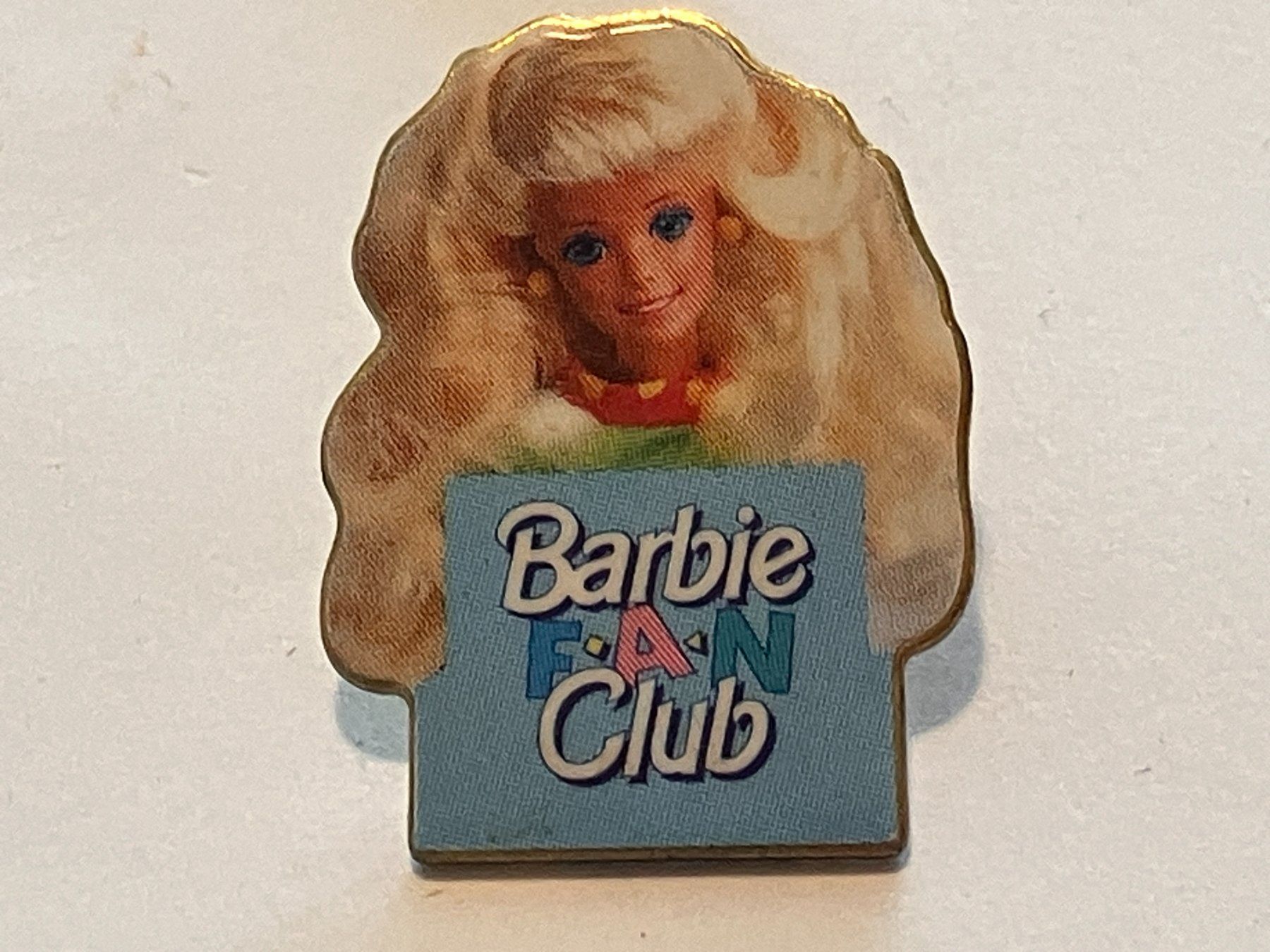 Placchette & Badge: 1 Pin Barbie Fan Club – Usato da Basel venduto da djwwpp
