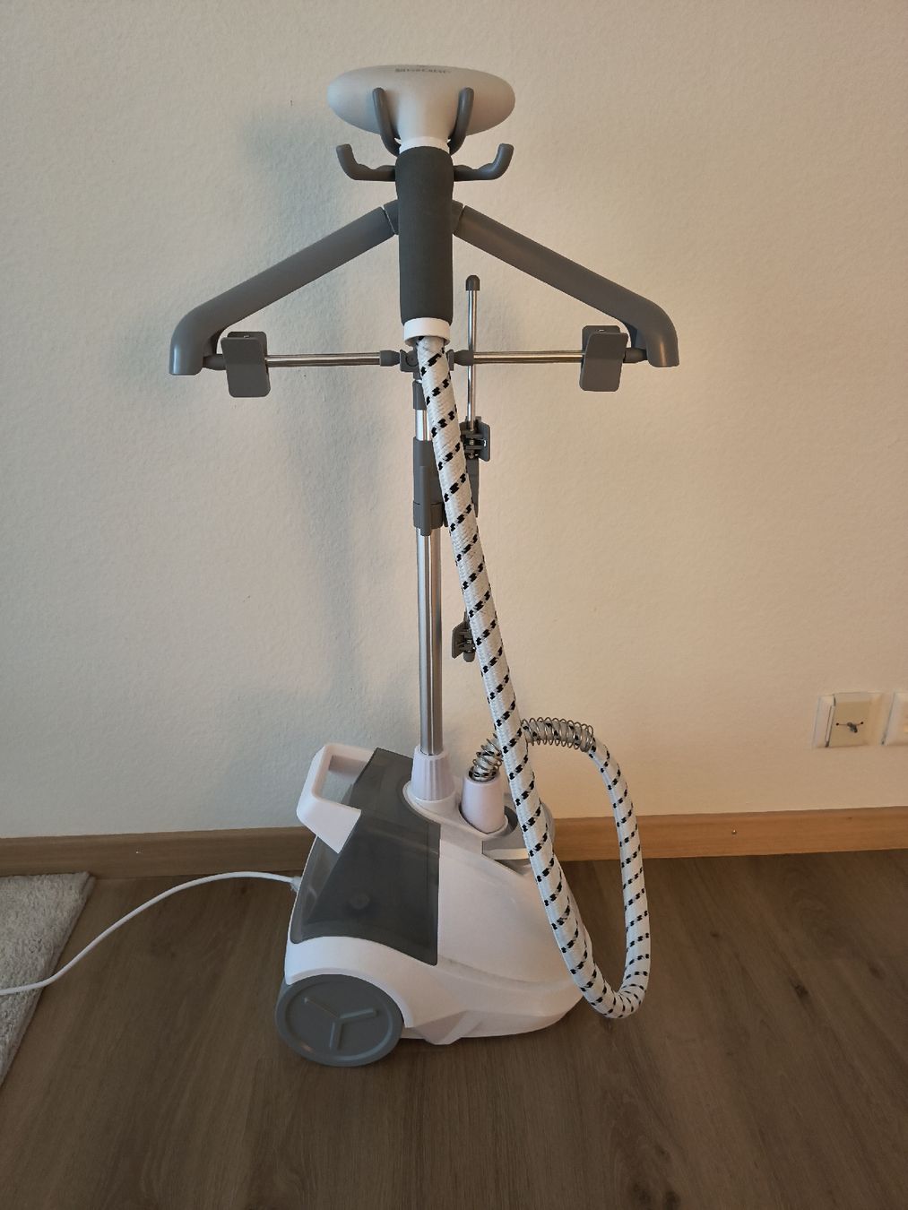 SilverCrest Ferri da stiro: SilverCrest Kleiderdampfer Steamer – Usato da märstetten venduto da jjelia 1