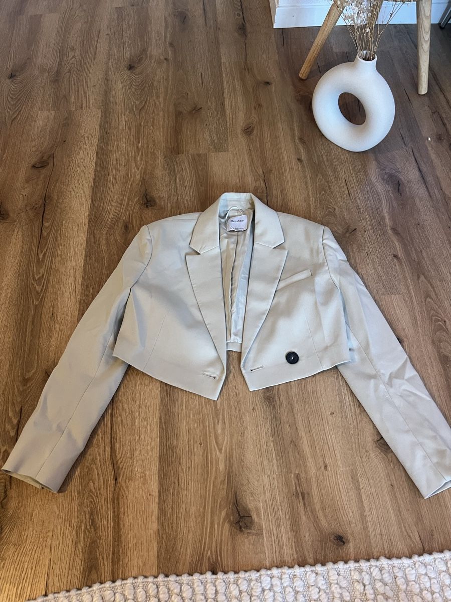Bershka Vestes: Kurzer beige Blazer – Neuf (Voir description) à Adliswil par aysis61